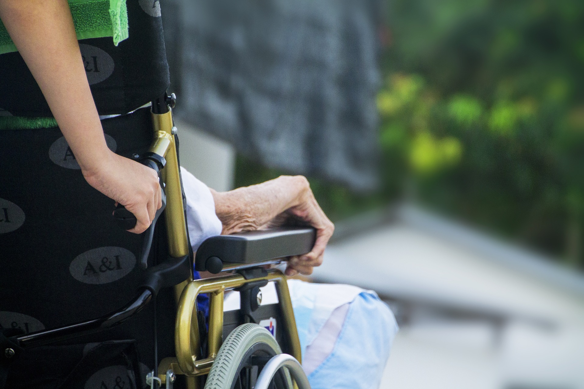 MEDICAL EQUIPMENT & SUPPLIES